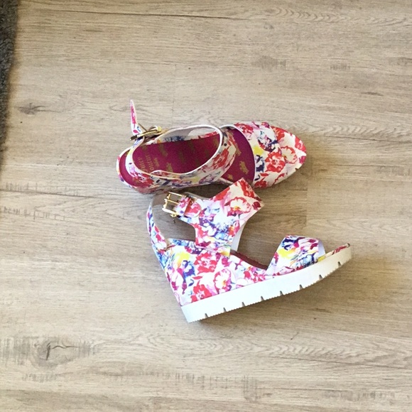 Juicy Couture Shoes - Juicy Couture Size 10 shoe NWOT